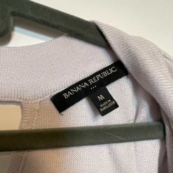 Banana Republic Grey Short-sleeve Sweater - Front V-Neck/Back Keyhole, Size: Med - Picture 3 of 3